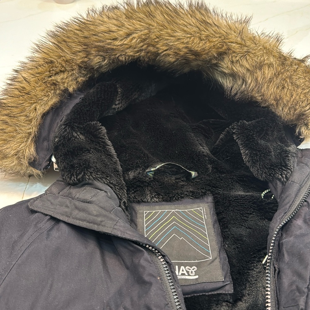 GUC Aritizia Aspen coat.  Lots of life left!
